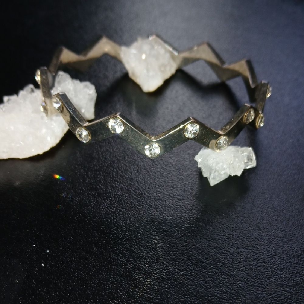 Elegant Silver Zigzag Bracelet